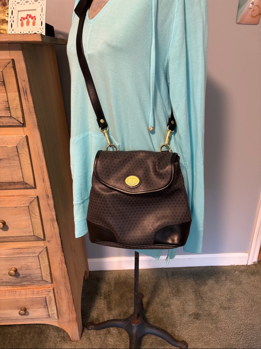 Liz Claiborne Classic Vintage 90’s Black Shoulder Crossbody Bag with Gold Accent